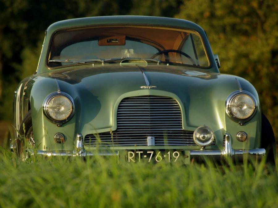  Aston Martin DB2/4 Sports Saloon 1953 года  (фото 4 из 15)